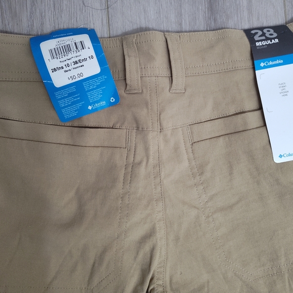 Columbia Khaki Shorts - Picture 2 of 3